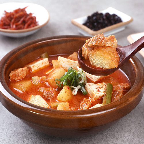 돼지고기 듬뿍 담은 고추장찌개 520g